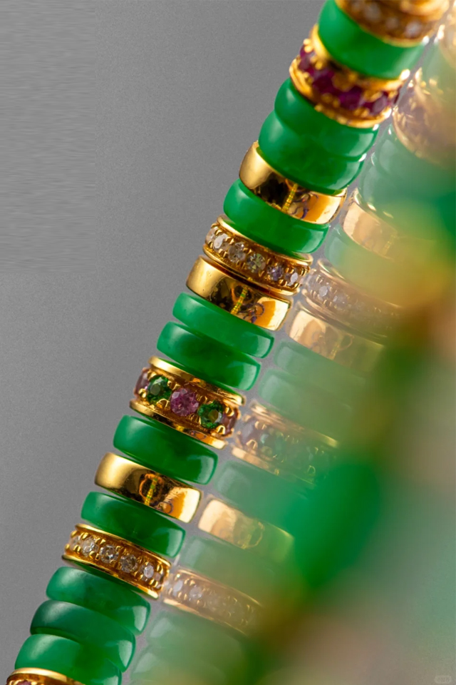 Jadeite and Gold Diamond Bracelet - 图片 4