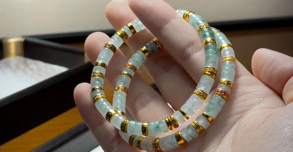 Jadeite and Gold Diamond Bracelet