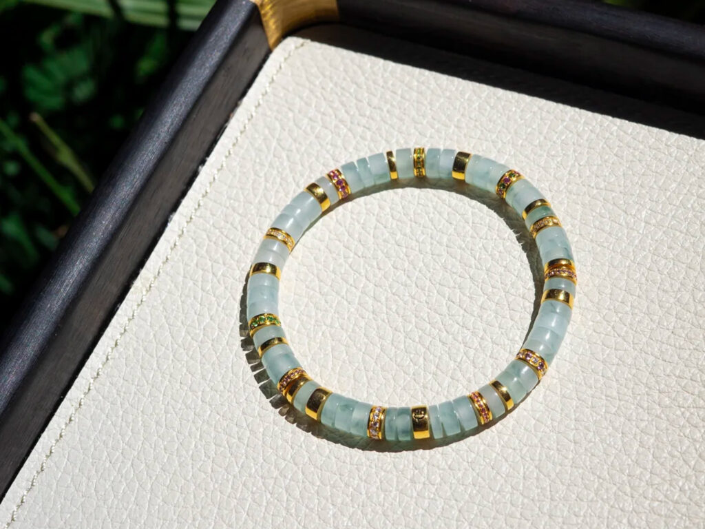 Ice-type jadeite bracelet
